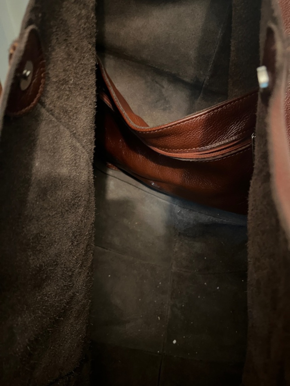Spacious Brown Leather Tote Bag - Picture 3 of 4